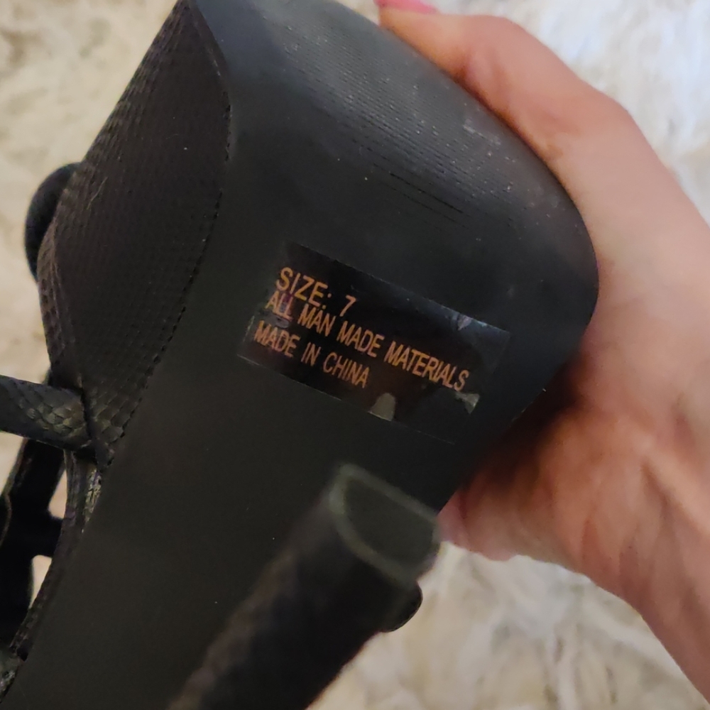 CHARLOTTE RUSSE platform heels - Picture 4 of 6